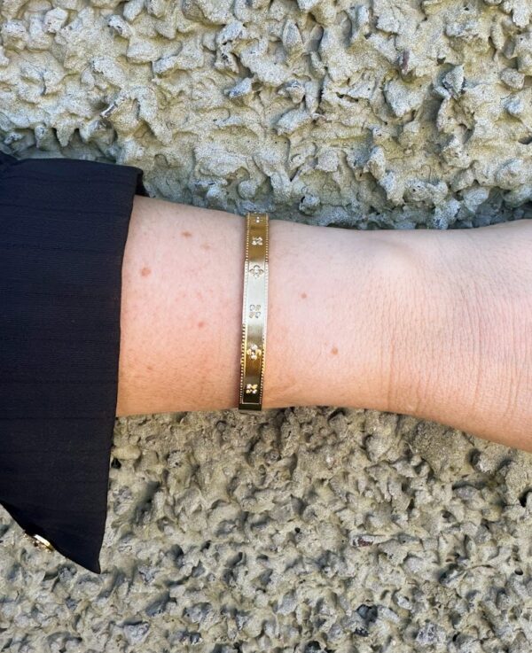 Bracelete Trevo com Micro Zircônias Banho Dourado - Image 2