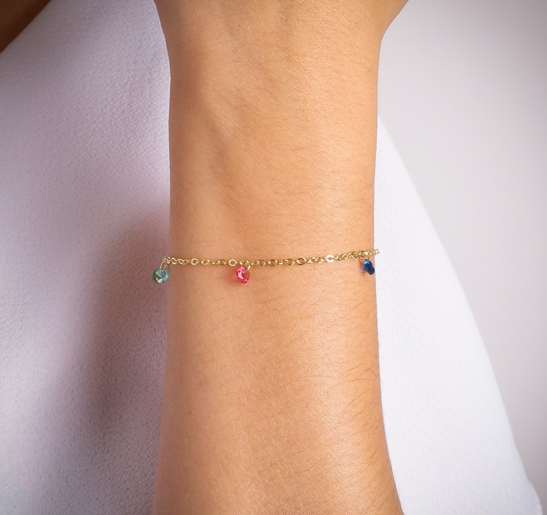 Pulseira com Pedrinhas Coloridas Banho Dourado