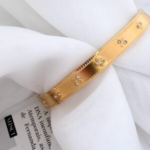 Bracelete Trevo com Micro Zircônias Banho Dourado