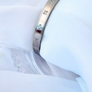 Bracelete Trevo com Micro Zircônias Banho Branco