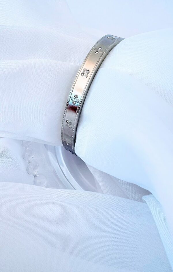 Bracelete Trevo com Micro Zircônias Banho Branco