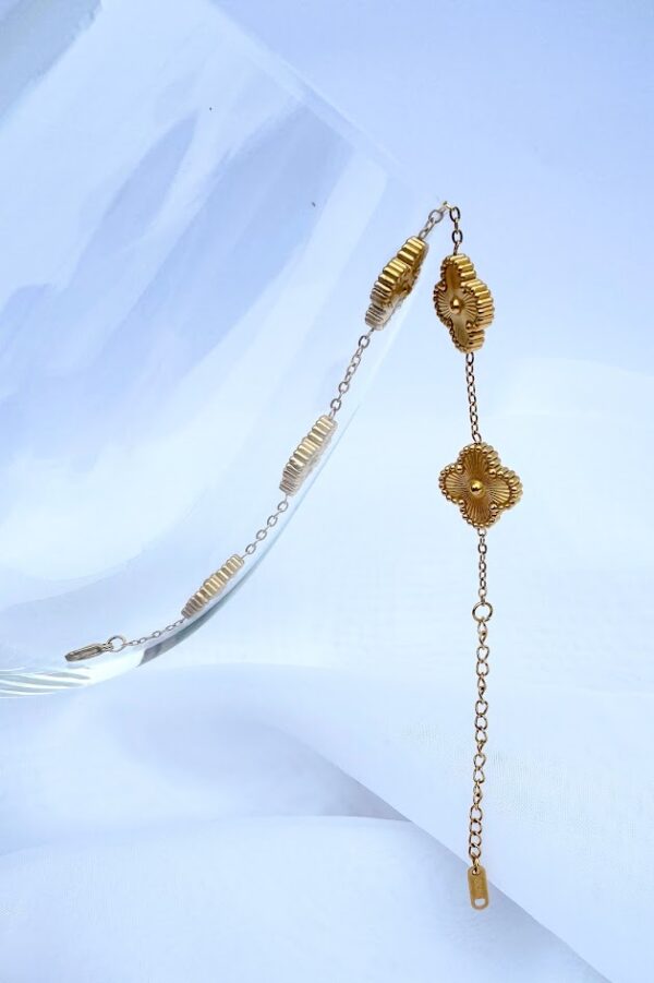 Pulseira Trevo com Textura Banho Dourado - Image 2