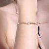 Pulseira Cartier Delicada de Pérola Banho Dourado