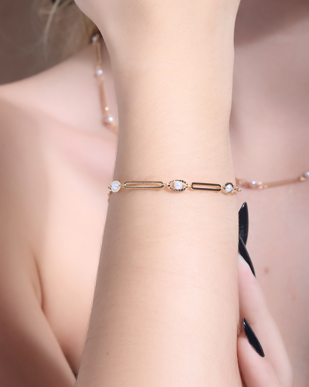 Pulseira Cartier Delicada de Pérola Banho Dourado
