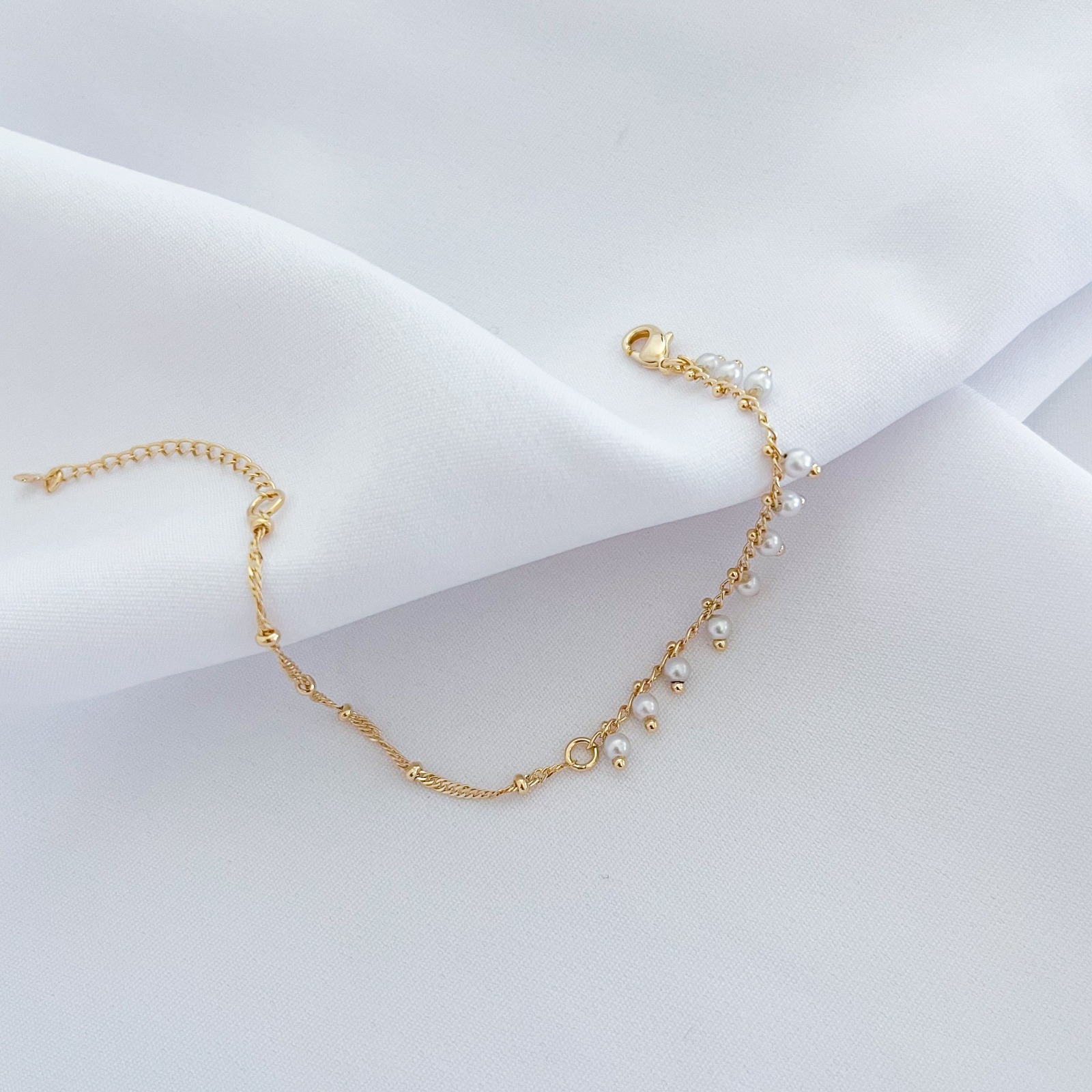 Pulseira de Pérolas e Bolinhas Banho Dourado