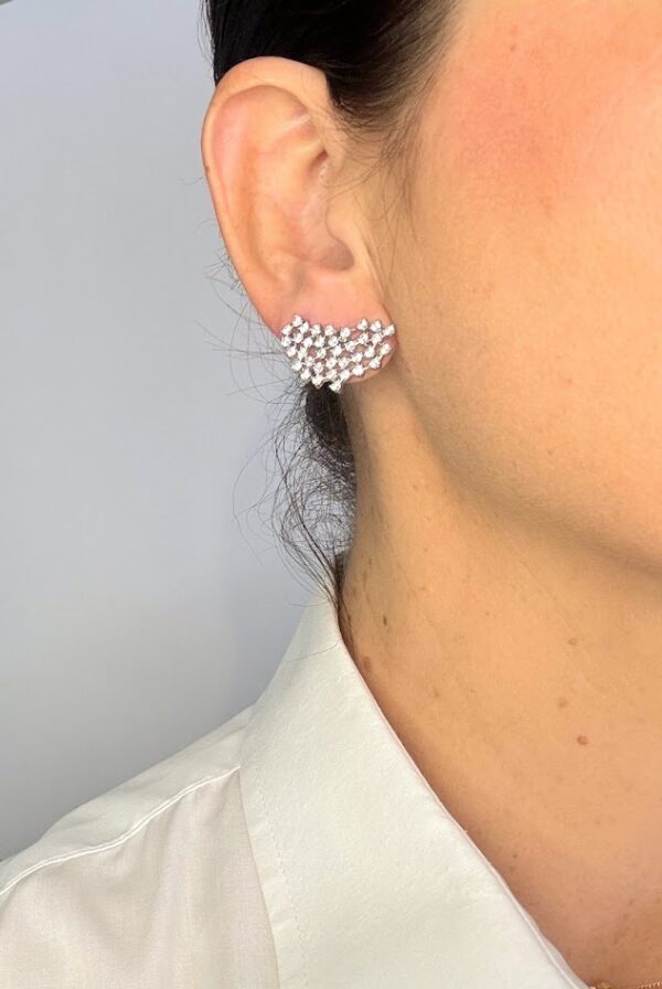Brinco Ear Cuff Cravejado com Zircônias Banho Branco