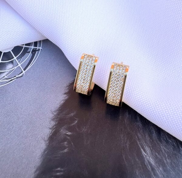 Brinco Argola Quadrada Cravejada com Zircônias Banho Dourado