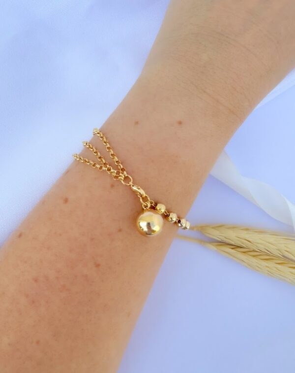 Pulseira com Esfera e Três Correntes Banho Dourado - Image 2