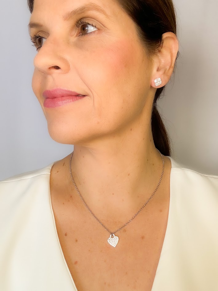 Colar Coração Cravejado com Zircônias Banho Branco