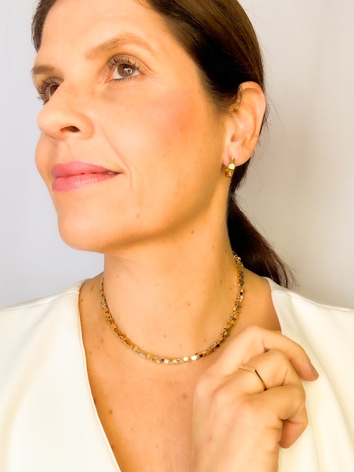 Anel com Micro Zircônias Banho Dourado