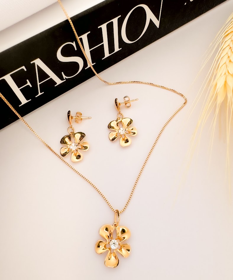 Conjunto Flor com Zircônia Banho Dourado