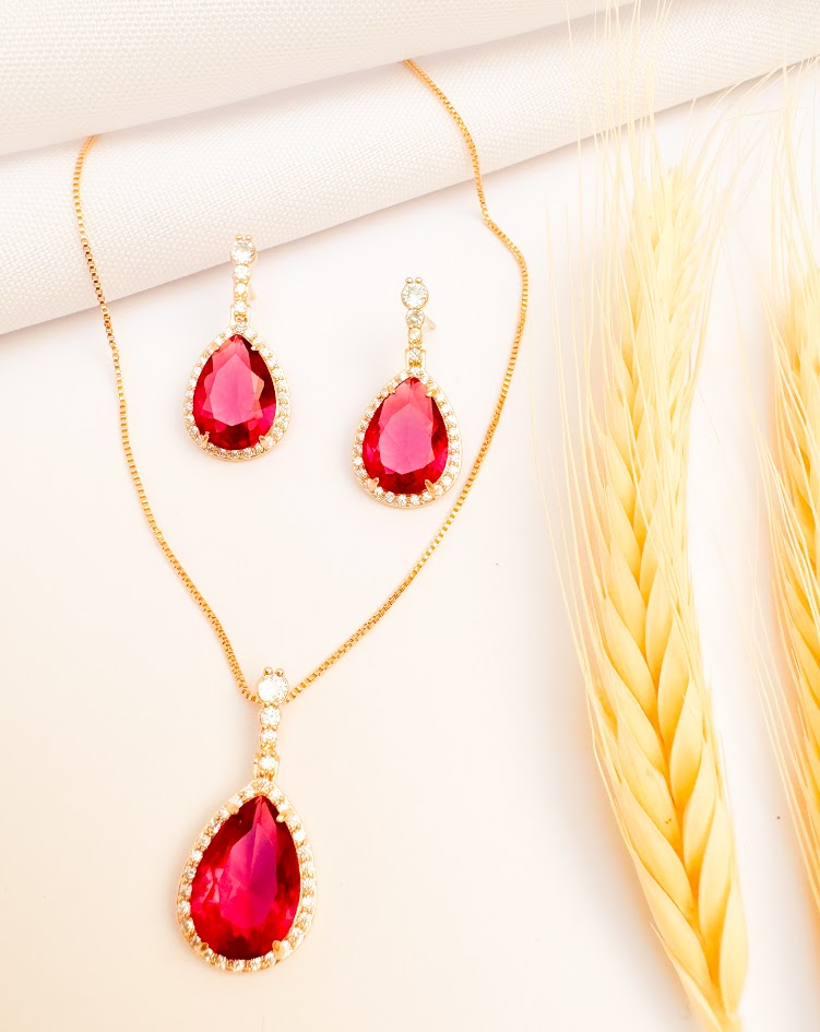 Conjunto Gota Cereja com Cristais e Zircônias Banho Dourado
