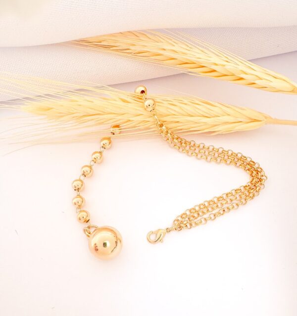 Pulseira com Esfera e Três Correntes Banho Dourado