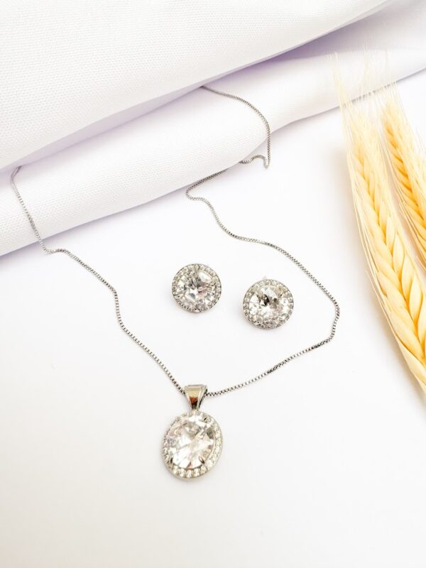 Conjunto Redondo com Cristal e Zircônia Banho Branco