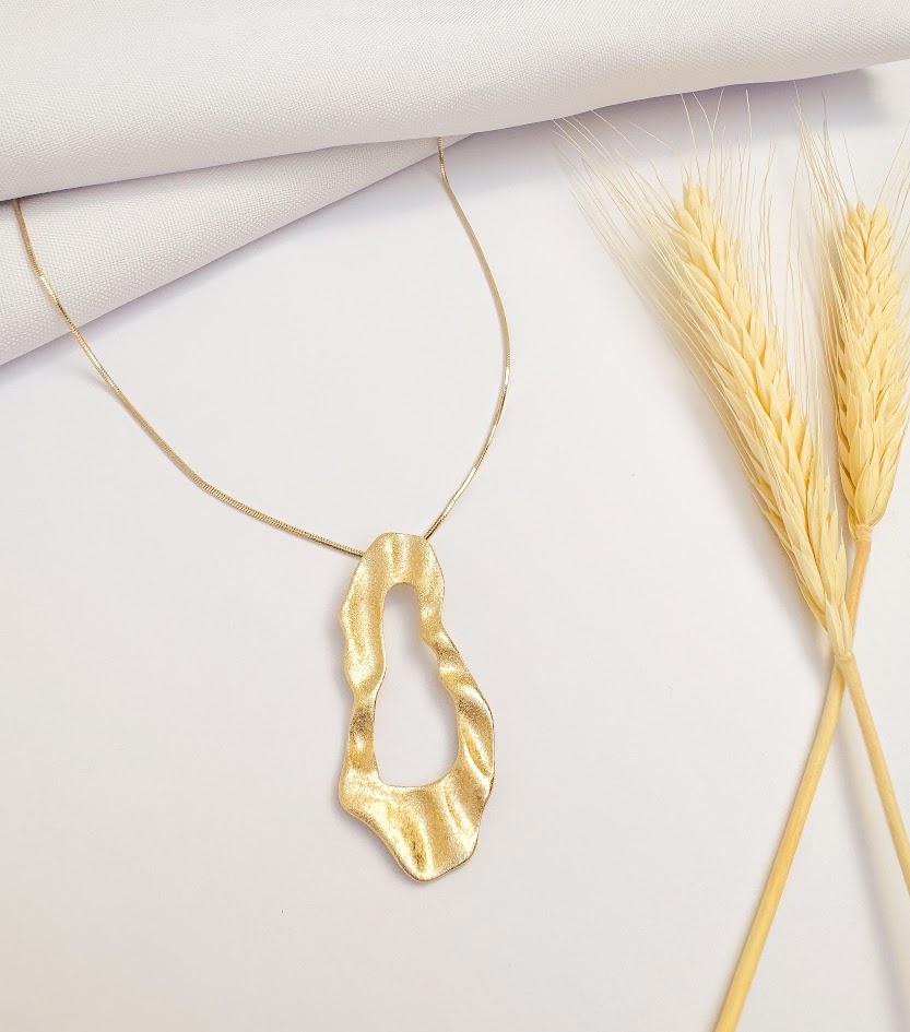 Colar com Pingente de Aro Orgânico Banho Dourado