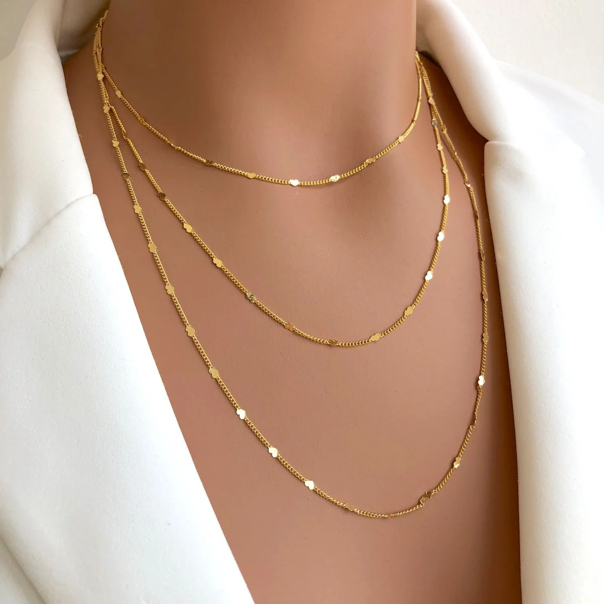 Colar Longo com Mini Corações Banho Dourado