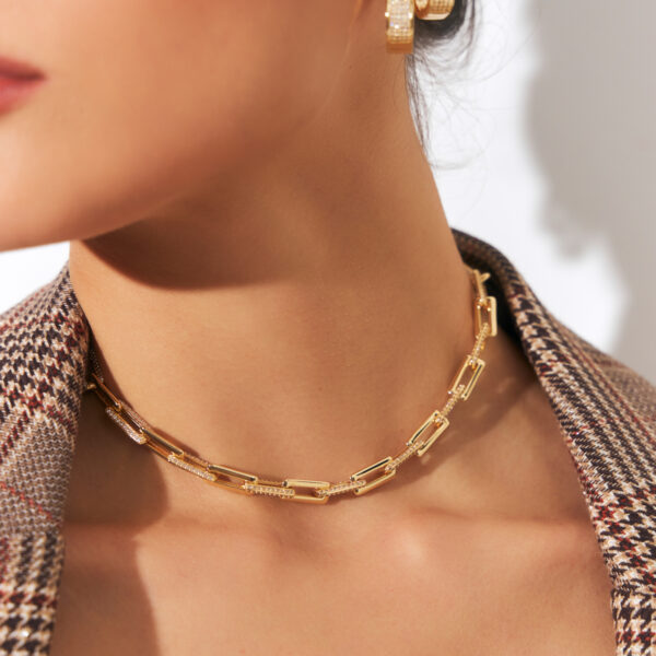 Choker com Elos Retangulares Cravejados Banho Dourado