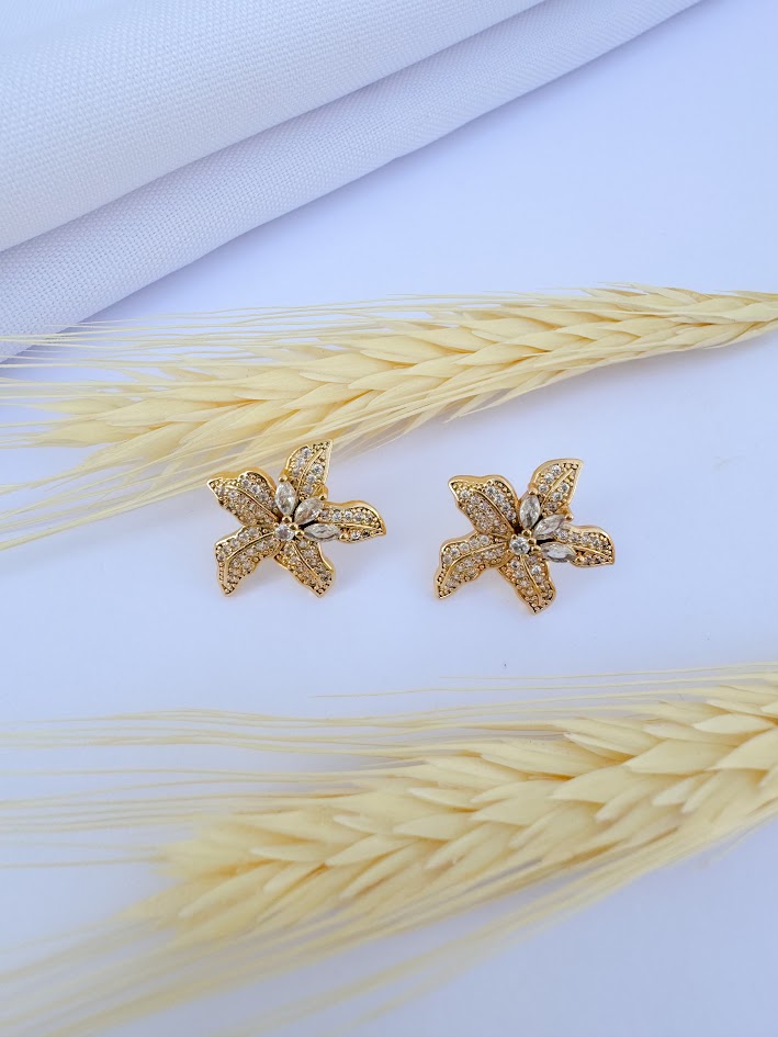Brinco de Flor com Cristais e Zircônia Banho Dourado