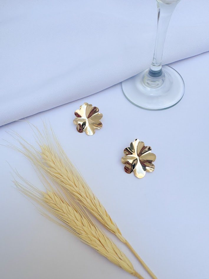 Brinco de Flor Orgânico Banho Dourado