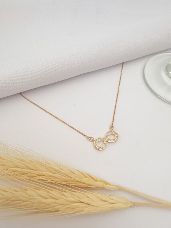 Colar Infinito com Zircônias Banho Dourado