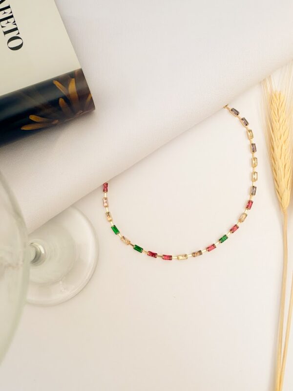 Choker com Cristais Coloridos Banho Dourado