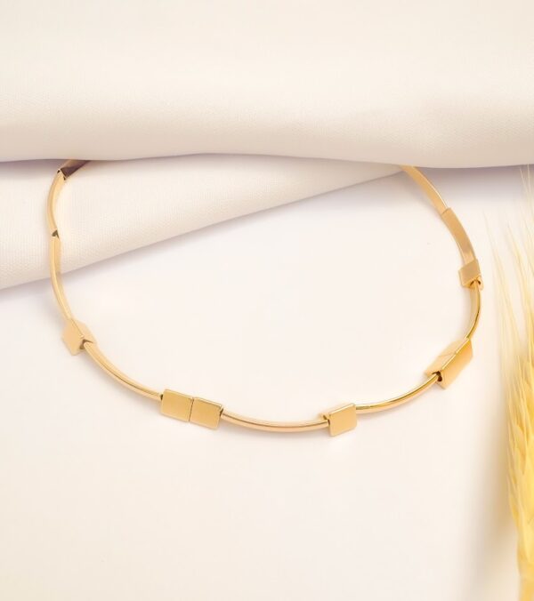 Gargantilha com Canutilhos e Triângulos Banho Dourado - Image 2