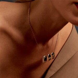 Colar Com Pingente Quadrado Liso com Zircônias Banho Dourado