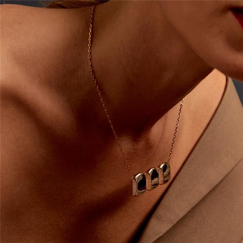 Colar Com Pingente Quadrado Liso com Zircônias Banho Dourado