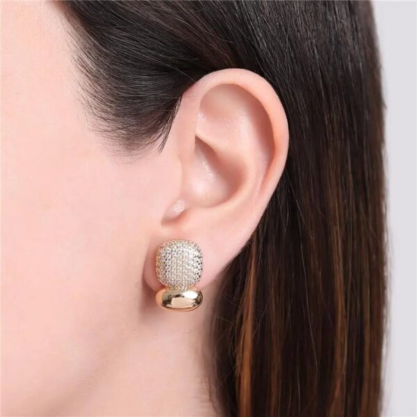 Brinco Pave Cravejado Oval Liso Banho Dourado - Image 2