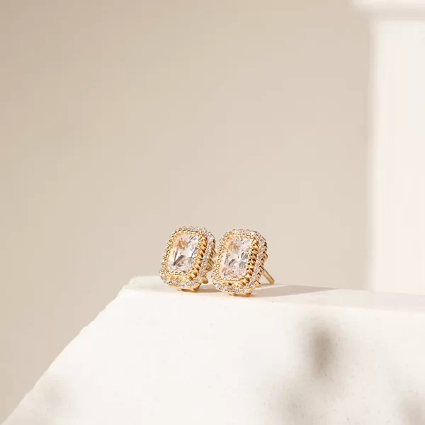 Brinco Ponto de Luz Retângulo com Zircônia Branca Banho Dourado - Image 2