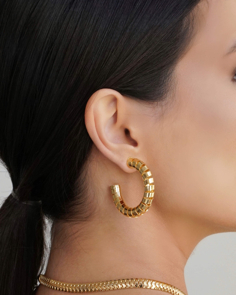 Brinco Argola Mola Lisa Banho Dourado
