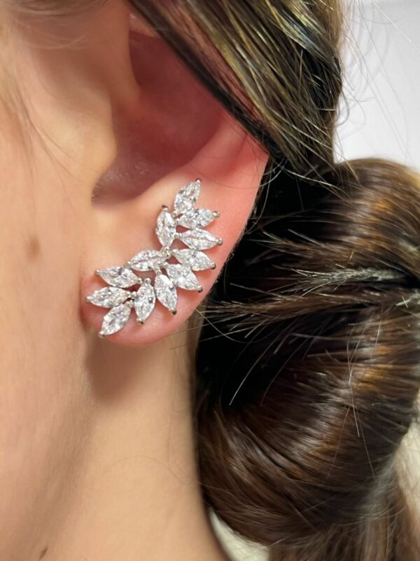 Brinco Ear Cuff Folhas com Zircônias Banho Branco