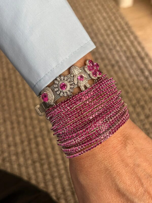 Kit com 20 Pulseiras Finas e Elásticas Rosa Pink Banho Branco